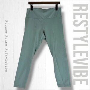 LULULEMON Women’s Size 14 Leggings Tights Crop Length High Rise Fit Athletic